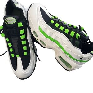 Nike Air Max 95 Green Accent Sneakers Men’s 6.5 / Women’s 8 – Like New